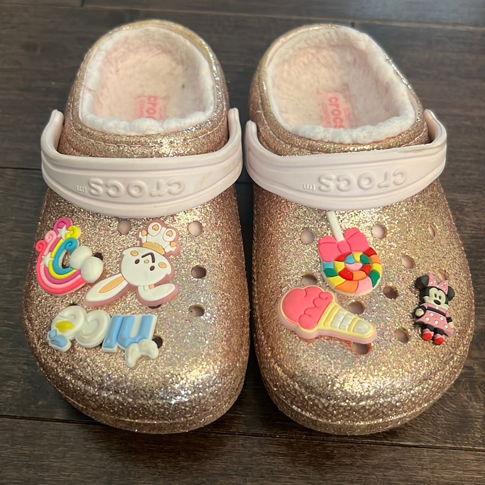 Crocs fuzzy lined classic clog kids size 12